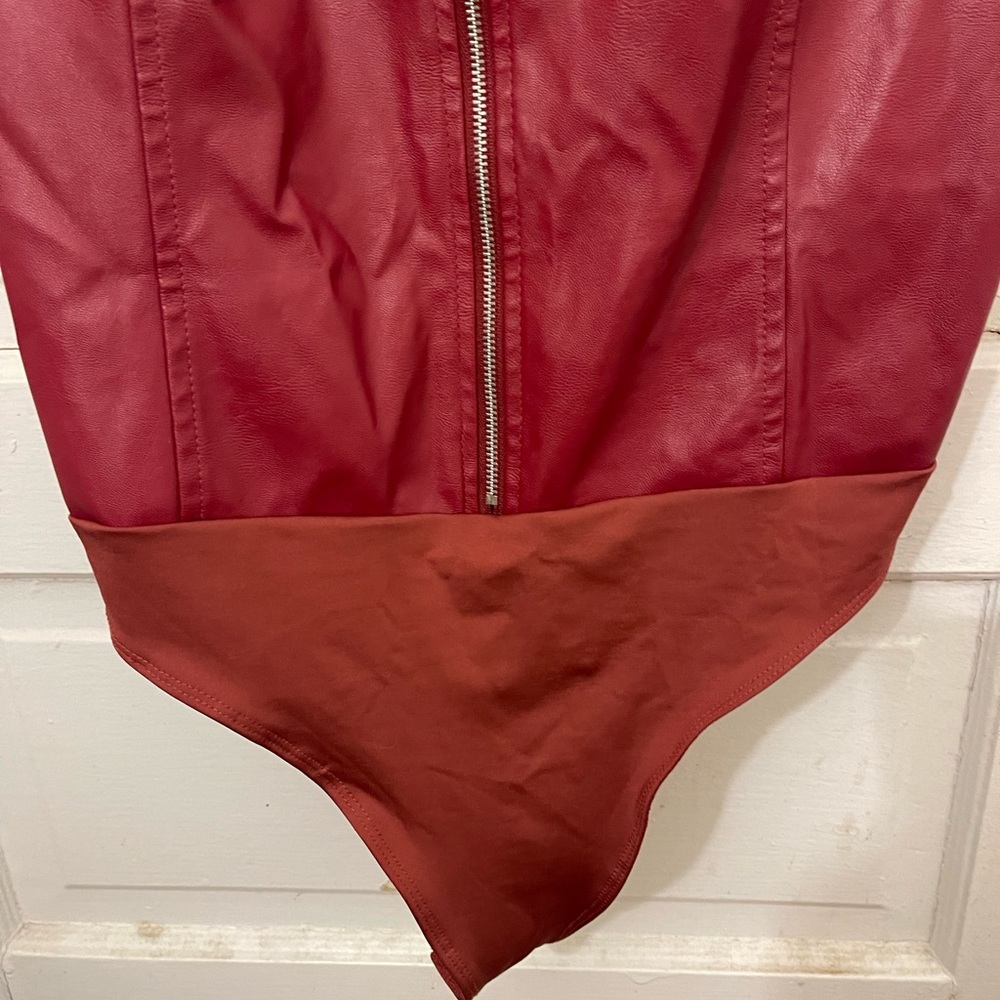 Guess Faux leather Bodysuit. Varios L, and XL . - Picture 5 of 10